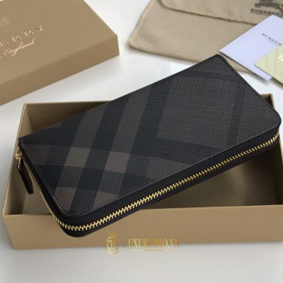 vi cam tay burberry 7