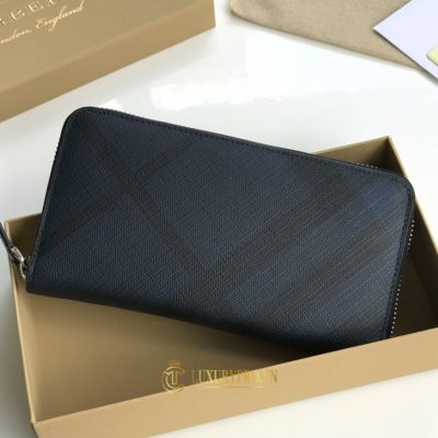 vi cam tay burberry 8 1