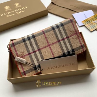 vi cam tay burberry nu gia tot 2 4