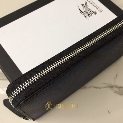 vi dai cam tay burberry nam 3