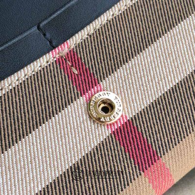 vi dai cam tay nu burberry 6 1