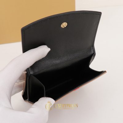 vi ngan burberry nu 4