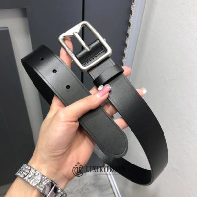 that lung prada nam gia re 2