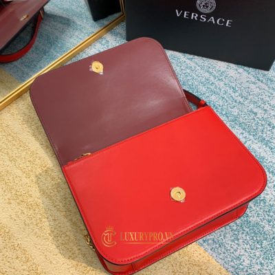 tui deo cheo nu versace 1 9