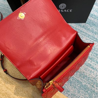 tui deo cheo nu versace 2 2