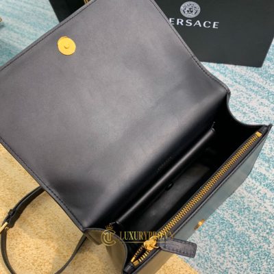 tui deo cheo nu versace 3 6