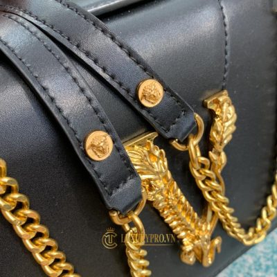 tui deo cheo nu versace 4 6