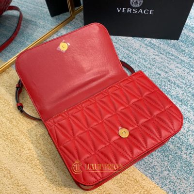 tui deo cheo nu versace 5