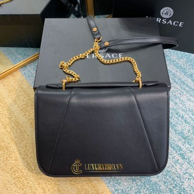 tui deo cheo nu versace 5 6