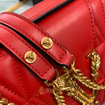 tui deo cheo nu versace 6