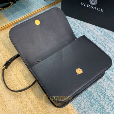 tui deo cheo nu versace 6 6