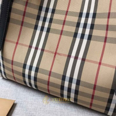 tui xach burberry 3 8