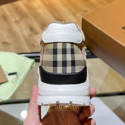 gia giay burberry chinh hang 3 1