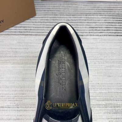 gia giay slip on burberry 3 3