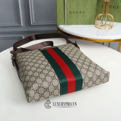 tui deo cheo gucci nam 5