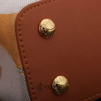 tui lv nu chinh hang 8 1