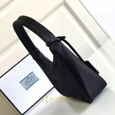 tui prada nu gia re 4 4