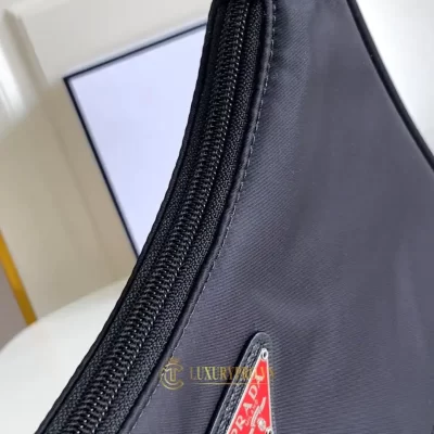 tui prada nu gia re 7 4