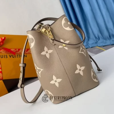 tui xach louis vuitton 2 2