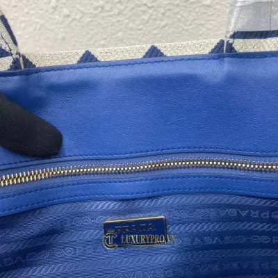 tui xach nu prada 1 2