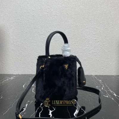 tui xach prada milano 1 1