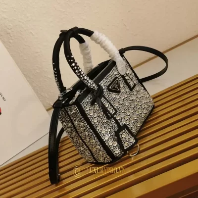 tui xach prada milano 1