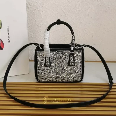 tui xach prada milano 3