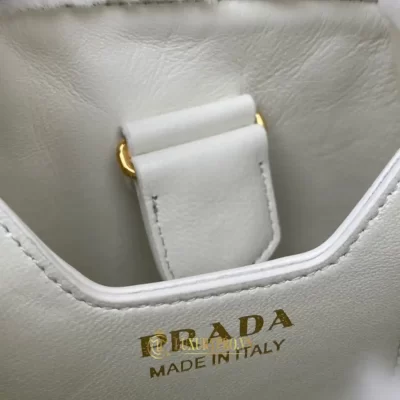 tui xach prada milano 5 4
