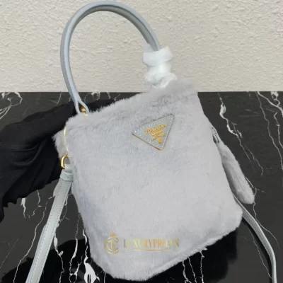 tui xach prada milano 7 2