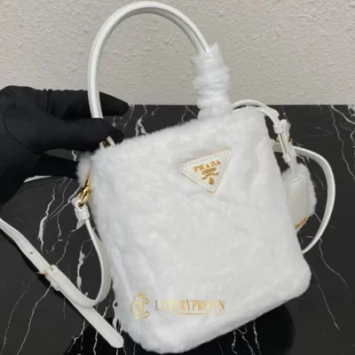 tui xach prada milano 7 4