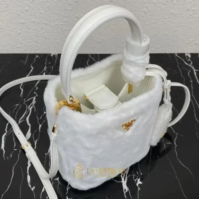 tui xach prada milano 8 4