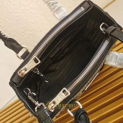tui xach prada milano 8