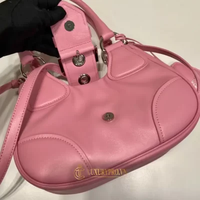 tui deo cheo nu prada 2 4