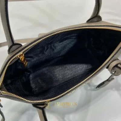 tui deo cheo prada gia re 2 2