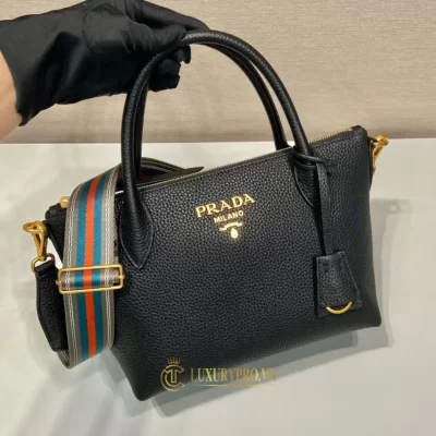 tui deo cheo prada gia re 2