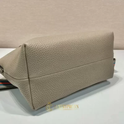 tui deo cheo prada gia re 3 2