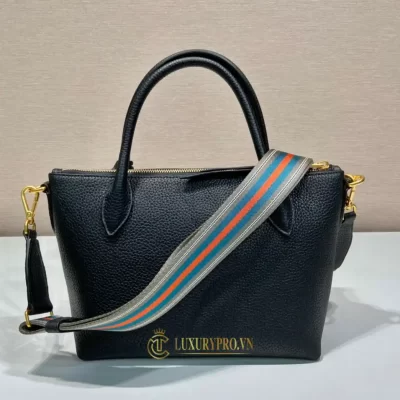 tui deo cheo prada gia re 4