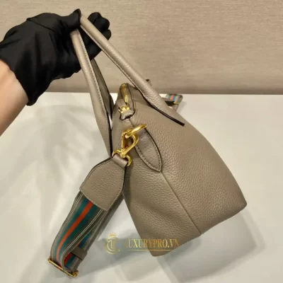 tui deo cheo prada gia re 5 2