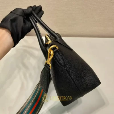 tui deo cheo prada gia re 6