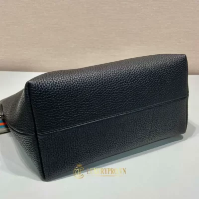 tui deo cheo prada gia re 7