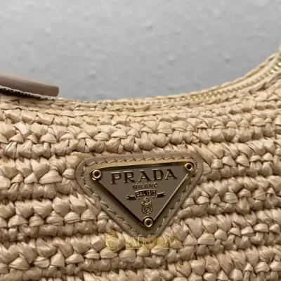 tui deo cheo prada nu 1 4