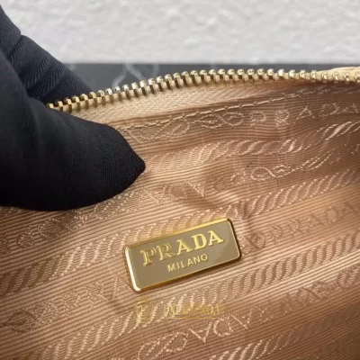 tui deo cheo prada nu 4 4