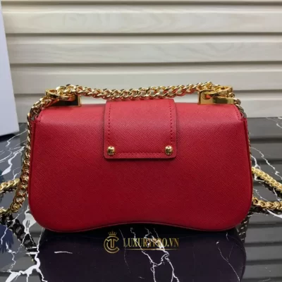 tui deo cheo prada nu 5 7