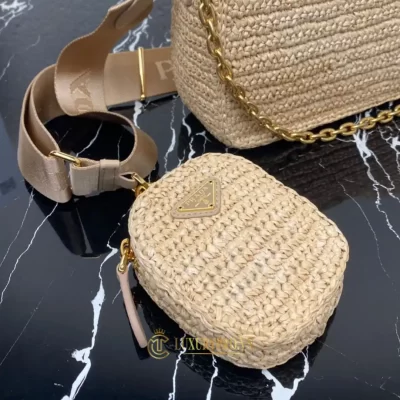 tui deo cheo prada nu 6 4