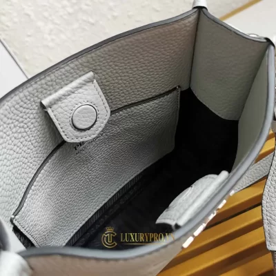 tui deo cheo prada nu 7 6