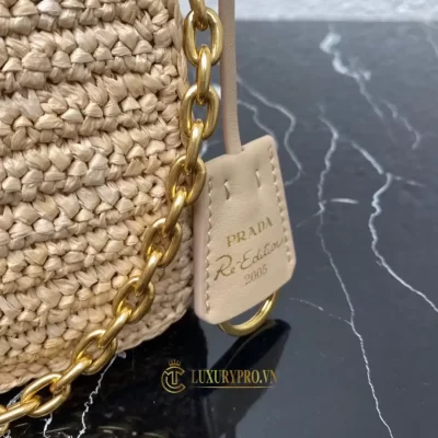 tui deo cheo prada nu 8 3